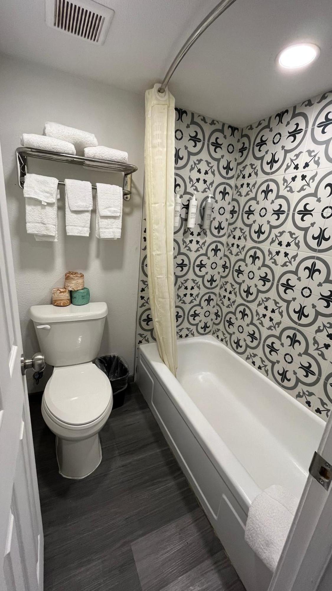 Town Place Studio Apartment Snyder Dış mekan fotoğraf